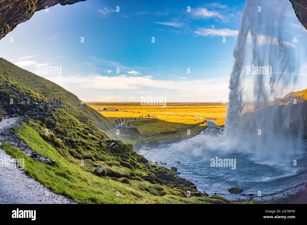 Panorama des Seljalandfoss Wasserfalls, Island Wahrzeichen, gutes Wetter Stockfoto