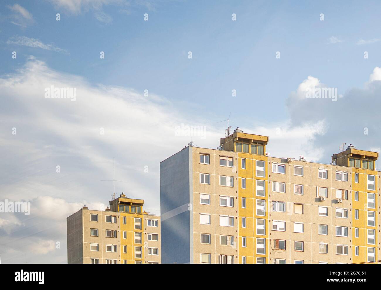 Vorgefertigtes Gebäude im Sonnenlicht Stockfoto