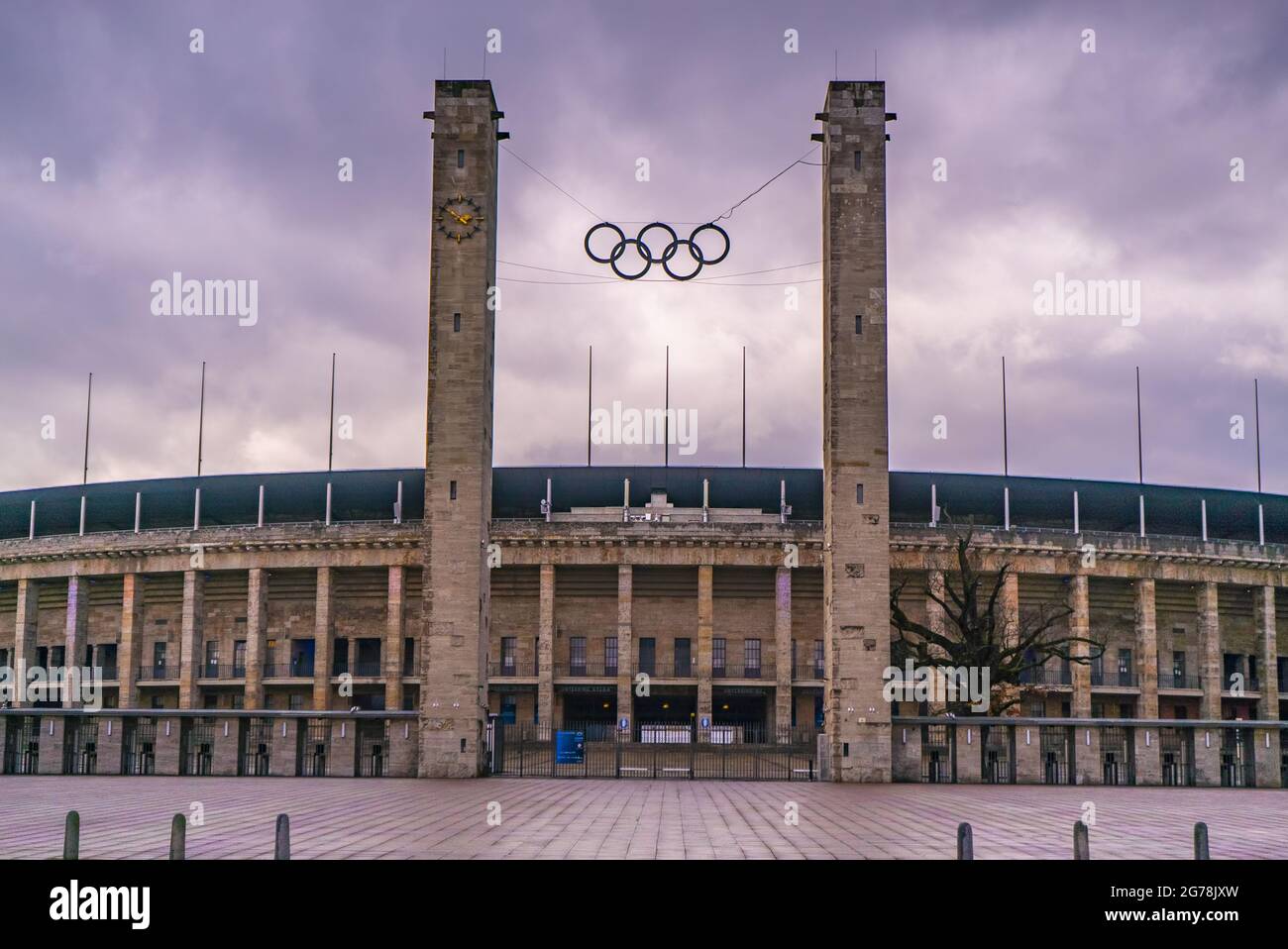 Olympiastadion Berlin am Olympiaplatz in Berlin - berühmtes Sportstadion - Reisefotografie Stockfoto