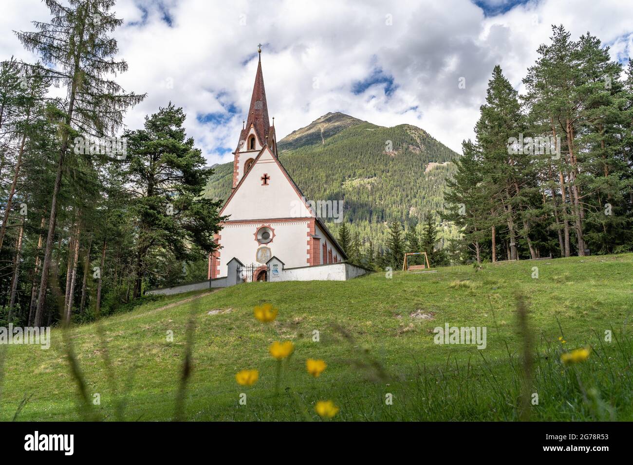 Europa, Österreich, Tirol, Ötztal Alpen, Ötztal, Längenfeld, Pestkapelle im Bergwald oberhalb Längenfeld Stockfoto