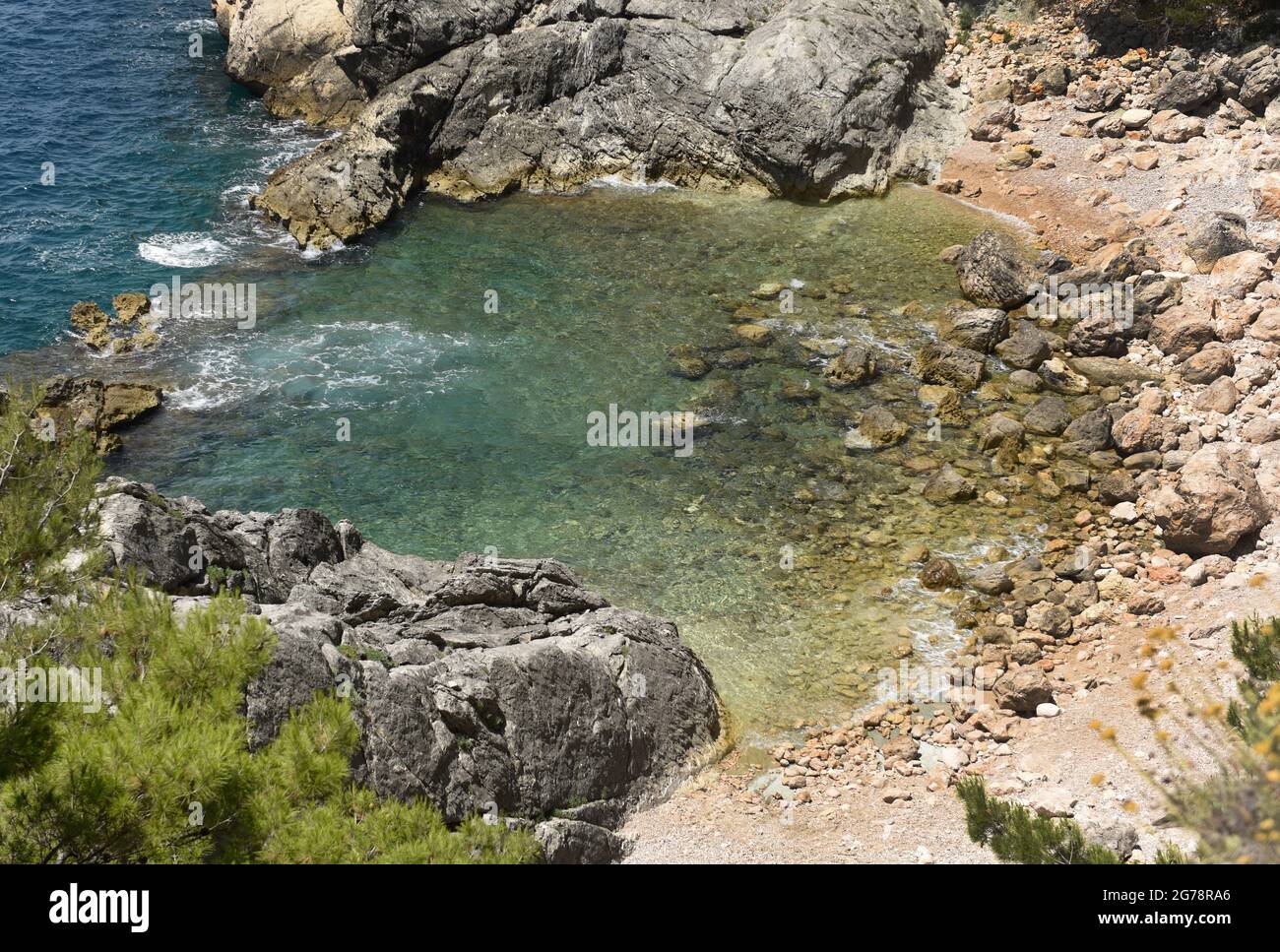 Malerische mediterrane Bucht. Reisen im Sommer Stockfoto