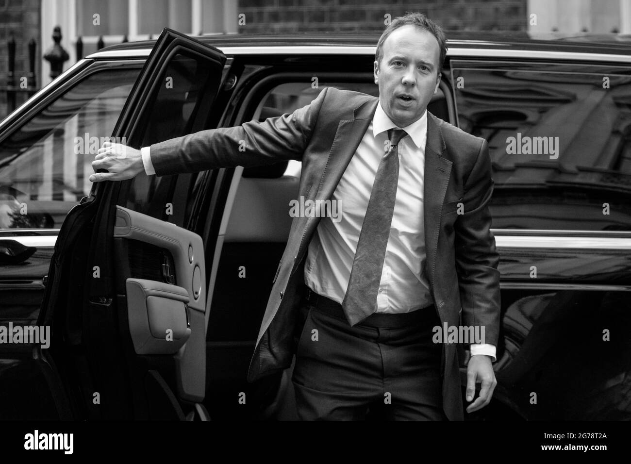 Matt Hancock, Politiker der britischen Konservativen Partei und Staatssekretär für Gesundheit, steigt in der Downing Street, London, aus dem Auto aus Stockfoto