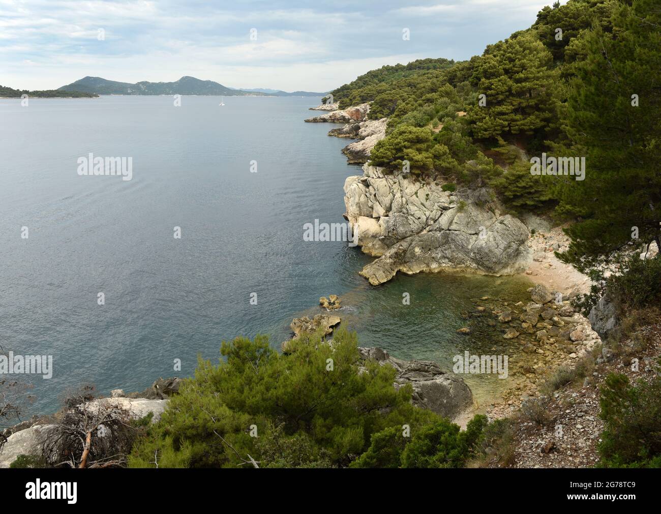 Wunderschöne mediterrane Bucht. Zaton, Dubrovnik Riviera, Kroatien. Stockfoto