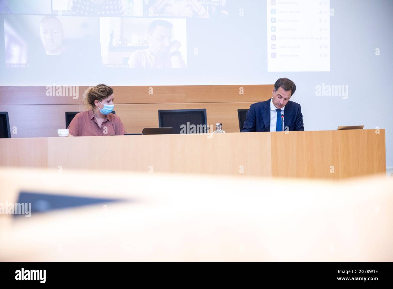 Die Staatssekretarin Fur Gleichstellung Und Vielfalt Sarah Schlitz Und Premierminister Alexander De Croo Im Bild Wahrend Einer Sitzung Des Parlamentarischen Co Stockfotografie Alamy