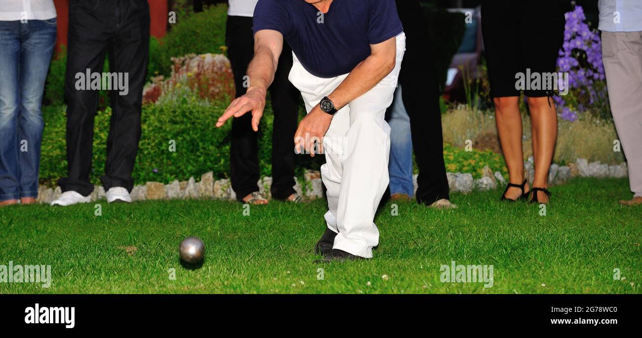 Petanque am späten Nachmittag, Boule, Petanque, Petanque, französisches Spiel, Petanque-Spieler Stockfoto