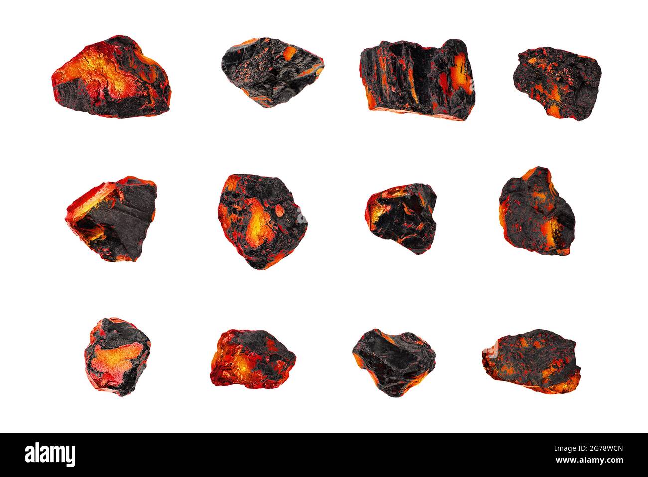 Rote heiße Kohlesteine setzen isolierte weiße, brennende natürliche schwarze Holzkohle-Stücke Textur, flammende anthrazitfarbene Felsen, glühende Kohleschnuppen, schwelende Glut Stockfoto