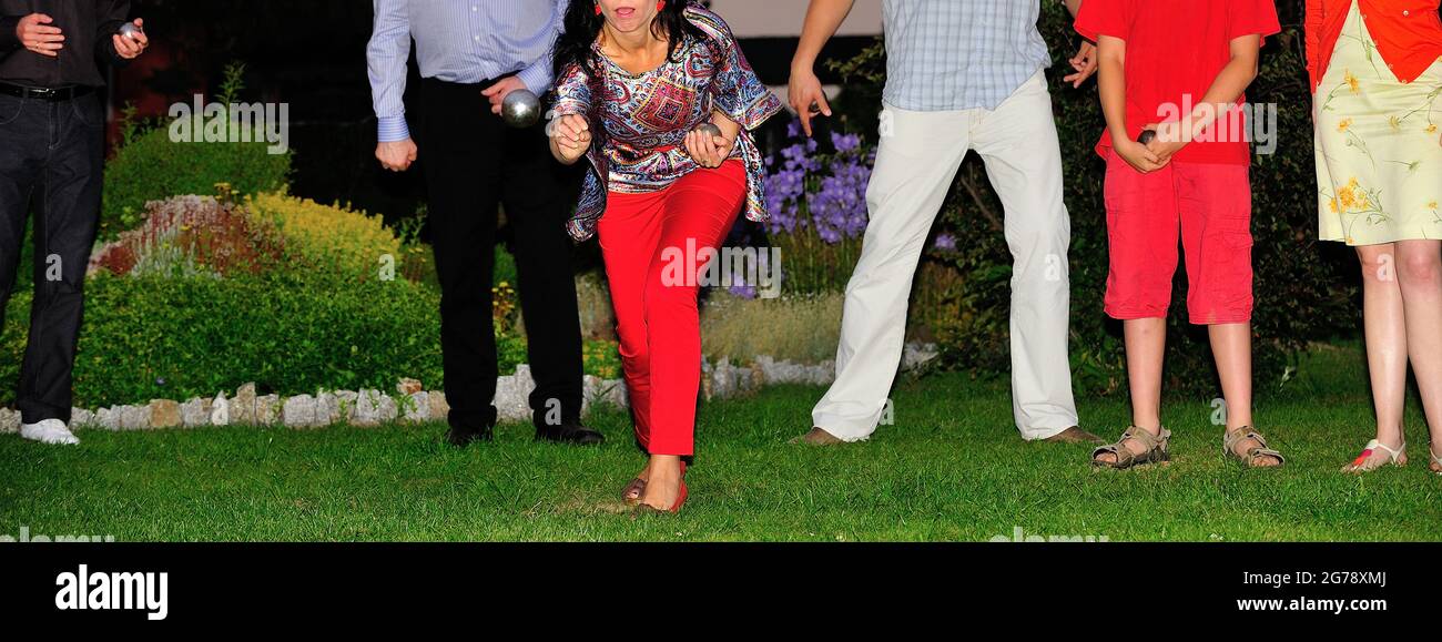 Petanque am späten Nachmittag, Boule, Petanque, Petanque, französisches Spiel, Petanque-Spieler Stockfoto