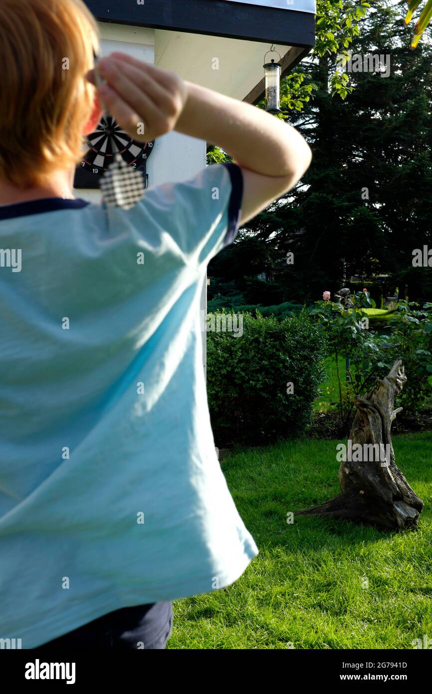 Pre teen boy -Fotos und -Bildmaterial in hoher Auflösung – Alamy
