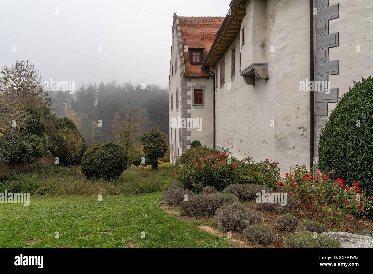 Europa, Deutschland, Baden-Württemberg, Neckartal, Neckarwestheim, Schloss Liebenstein, Außenfassade des Schlosskomplexes Liebenstein Stockfoto