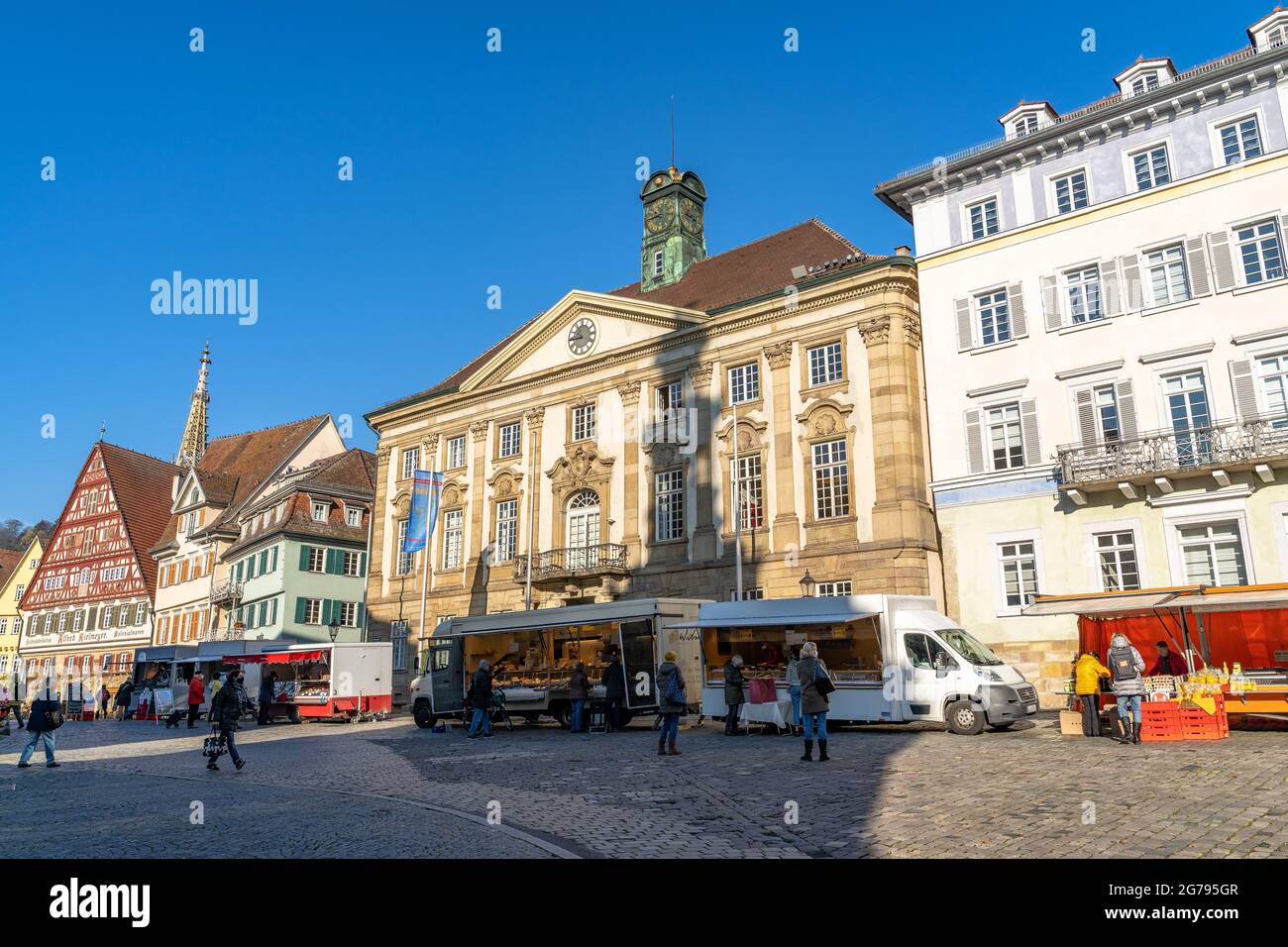 Europa, Deutschland, Baden-Württemberg, Esslingen, Wochenmarkt auf dem Rathausplatz in der Altstadt von Esslingen Stockfoto