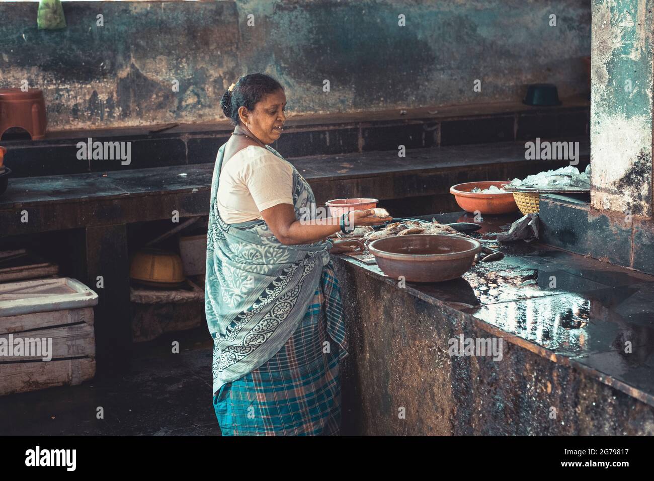 Frauen auf dem Fischmarkt in Indien Stockfoto