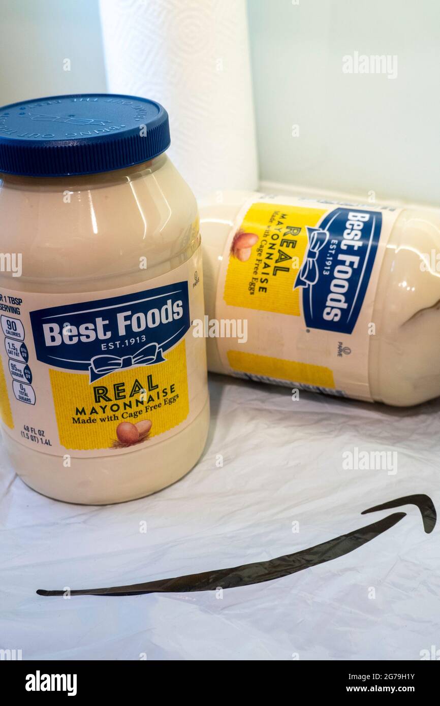 Gläser Best Foods Mayonnaise, geliefert von Amazon, USA Stockfoto