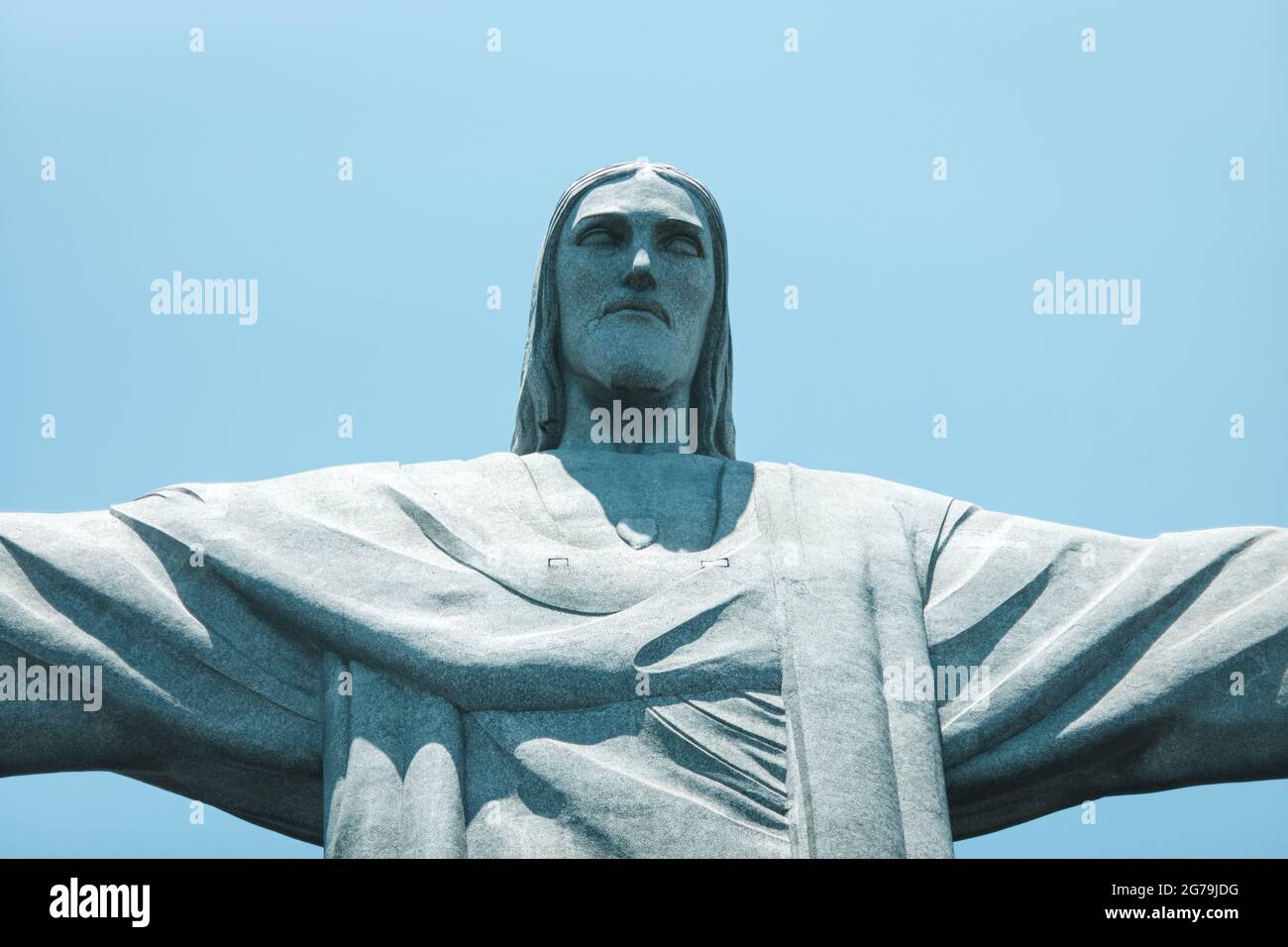 Die Christusstatue, die vom französischen Bildhauer Paul Landowski geschaffen wurde und zwischen 1922 und 1931 auf dem Corcovado-Berg in Rio de Janeiro, Brasilien, errichtet wurde. Stockfoto