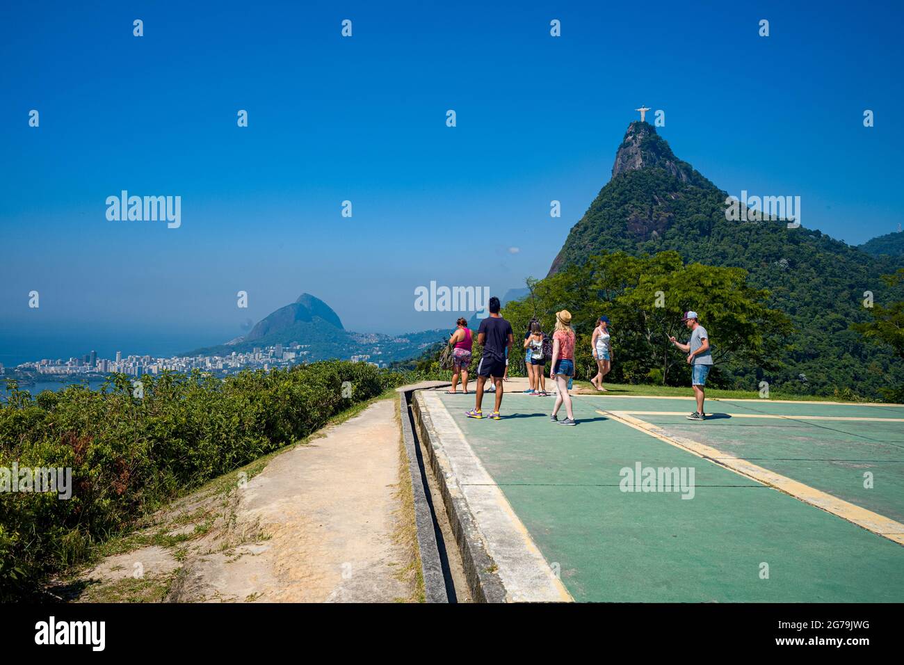 Corcovado Berg und Christus Statue von (Heliport) Mirante Dona Marta im Tijuca Nationalpark, Rio de Janeiro, Brasilien Stockfoto