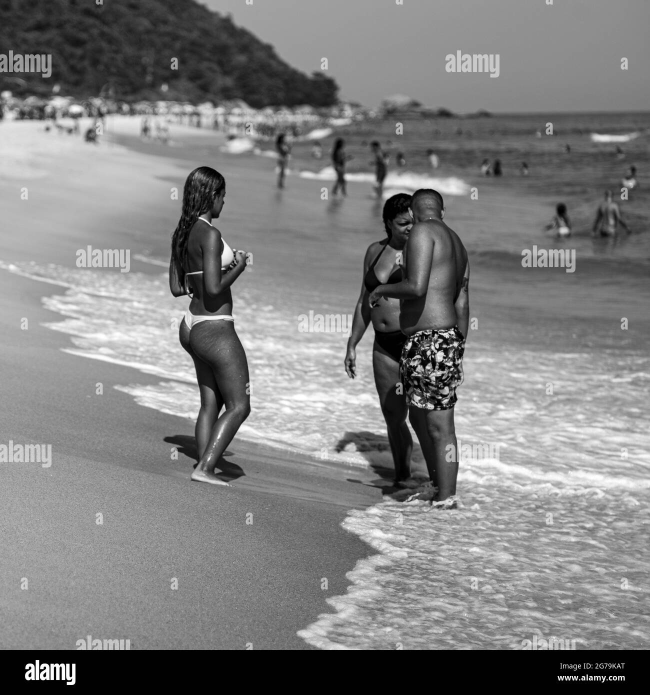 Strandleben am Strand von Grumari auf der Westseite von Rio de Janeiro, Brasilien, Südamerika, Brasilien Stockfoto