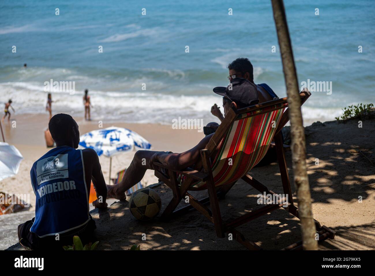 Das Restaurant in der Nähe des Strandes von Prainha, westlich der Stadt Rio de Janeiro, auf dem Hügel Wald in Brasilien Stockfoto