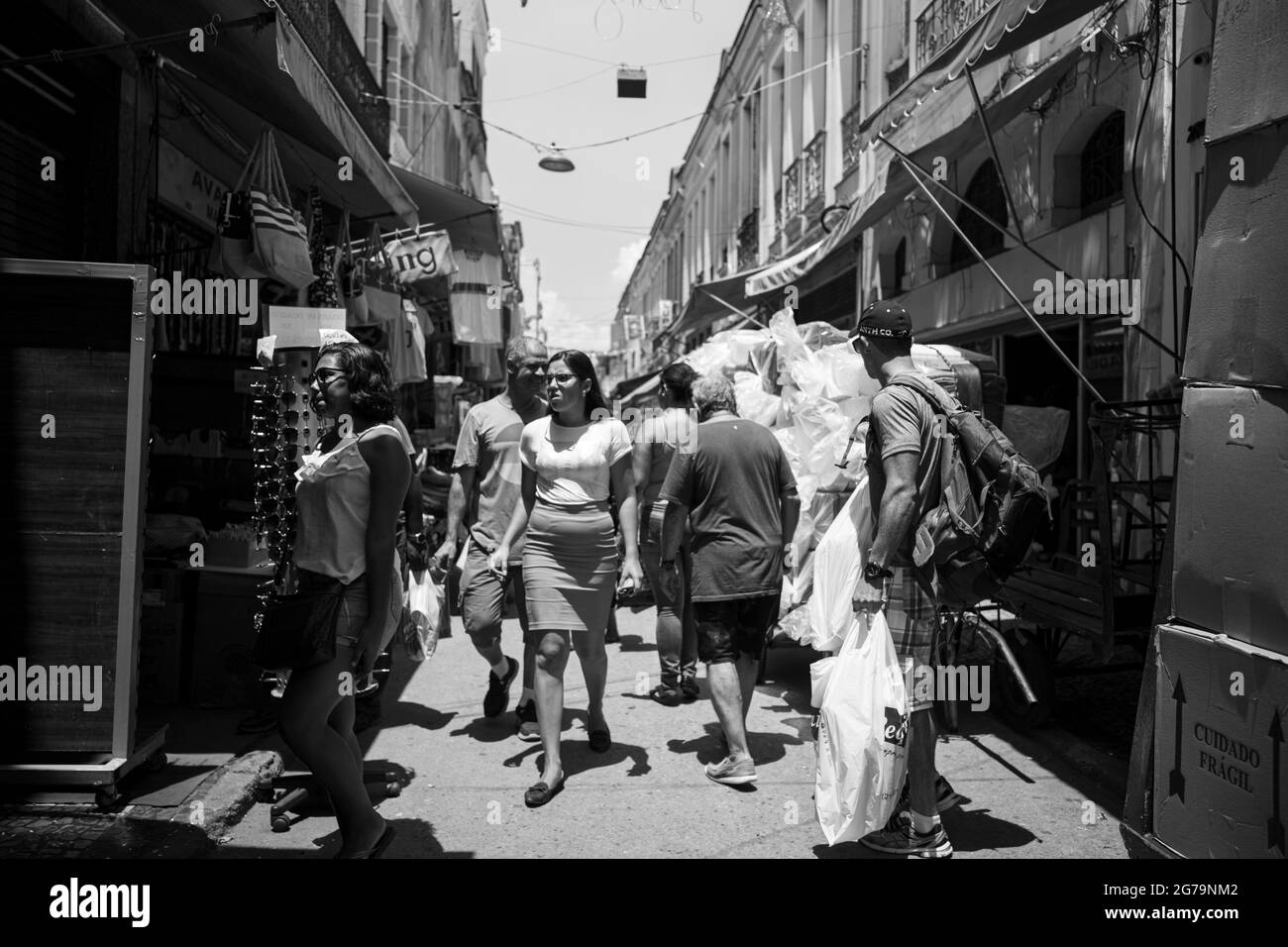 Die Straßen von Saara Markt, Ort der Menschen in der Altstadt zum Einkaufen zu gehen. Rio de janeiro, Brasilien Stockfoto