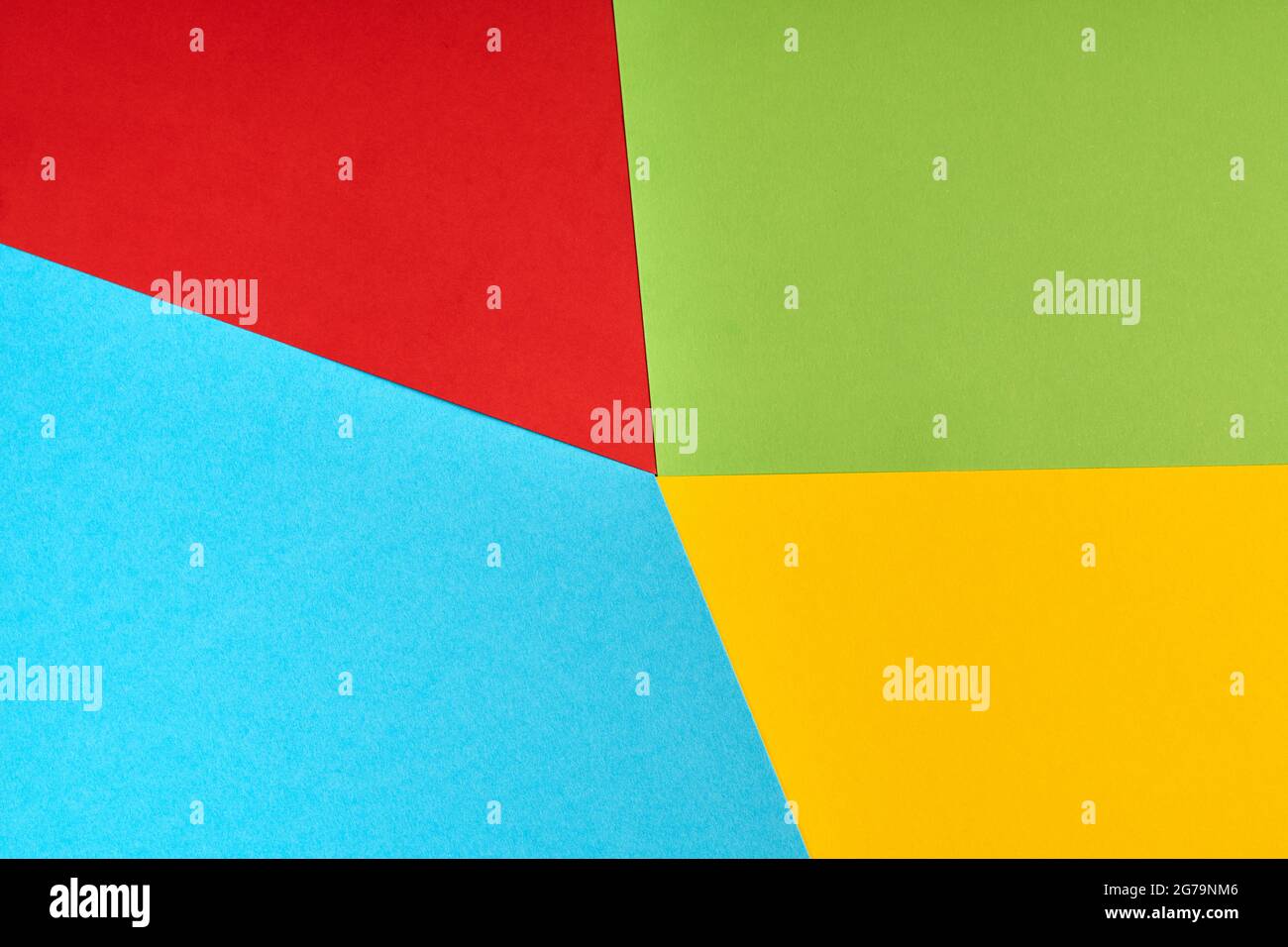 Papiere in Farben des berühmten Computer-Unternehmen, Software-Hersteller-Logo. Rote, grüne, blaue, gelbe Papierfarben. Firmenlogokonzept. Abstrak Stockfoto