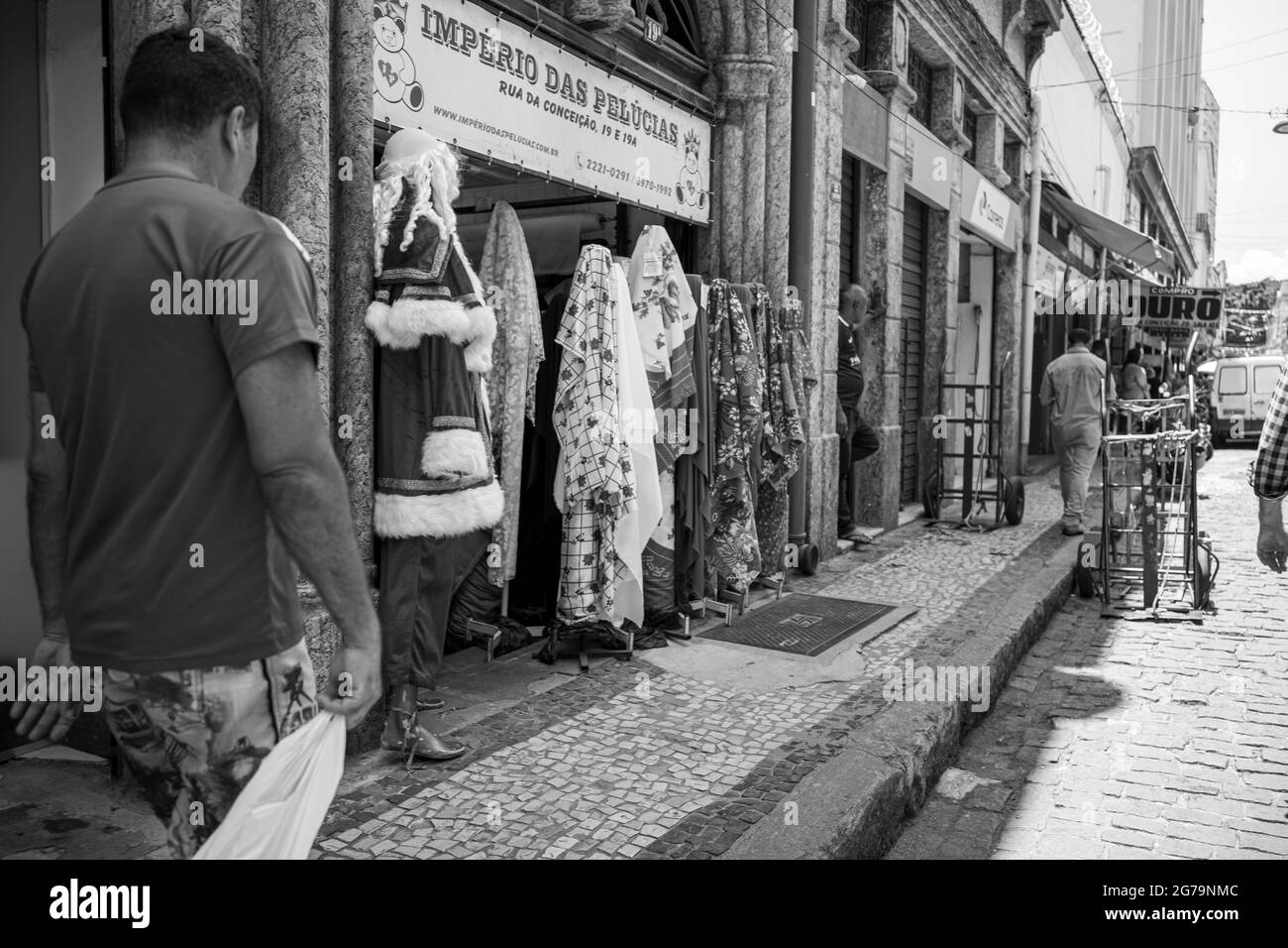 Die Straßen von Saara Markt, Ort der Menschen in der Altstadt zum Einkaufen zu gehen. Rio de janeiro, Brasilien Stockfoto