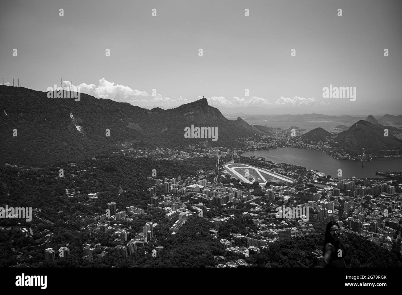 Die malerische Aussicht auf den Strand von Ipanema/Leblon und die Lagoa Rodrigo de Freitas vom Gipfel des Dois Irmaos Two Brothers Mountain in Rio de Janeiro, Brasilien Stockfoto