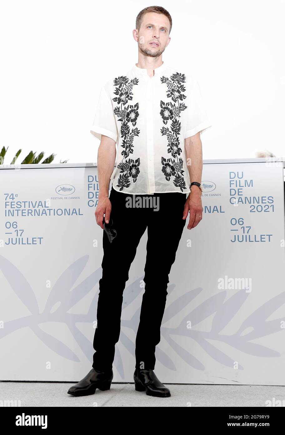 Cannes. Juli 2021. Der Schauspieler anders Danielsen Lie posiert während der Fotoaufnahme für den Film „Bergman Island“ beim 74. Jährlichen Filmfestival in Cannes, Frankreich, 12. Juli 2021. Quelle: Xinhua/Alamy Live News Stockfoto