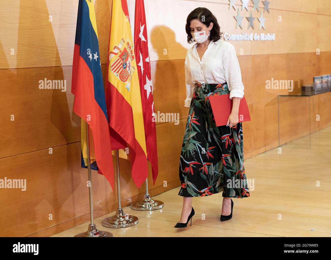 Madrid, Spanien. Juli 2021. Isabel D'az Ayuso während der Präsentation des Buches "Woher kommen wir und wohin gehen wir? (ÀDe donde venimos y hacia donde vamos?) Von Antonio Ledezma in Madrid. Kredit: SOPA Images Limited/Alamy Live Nachrichten Stockfoto