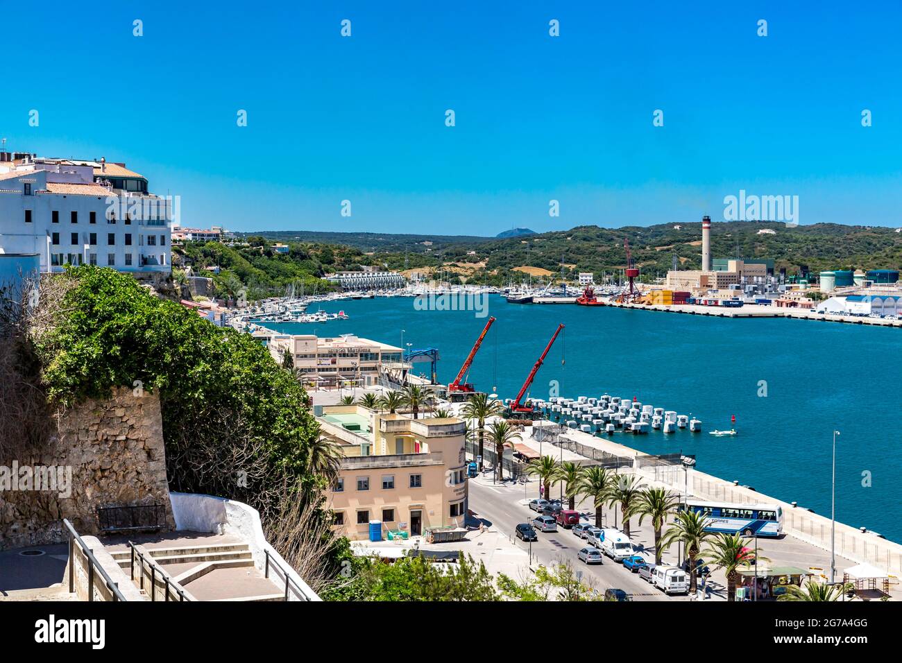 Blick vom Mirador de la Miranda auf den Hafen, Port de Maó, den zweitgrößten Naturhafen der Welt, Mahon, Mao, Menorca, Spanien, Europa Stockfoto