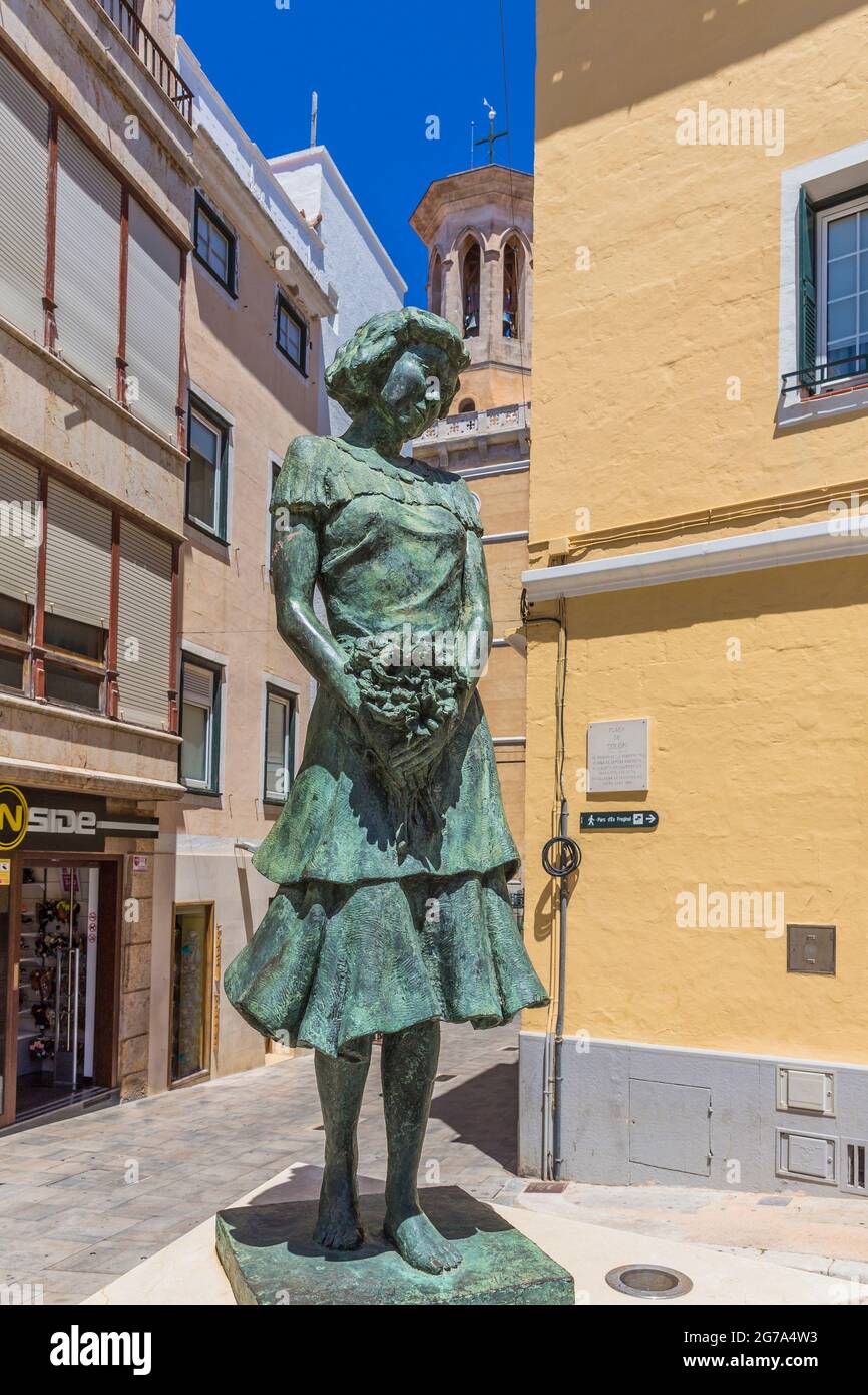 Skulptur und Hommage an den Sänger Pilar Alonso, 1897-1980, Bildhauer Francesc Vila, Placa de Colon, Altstadt, Mahon, Mao, Menorca, Spanien, Europa Stockfoto