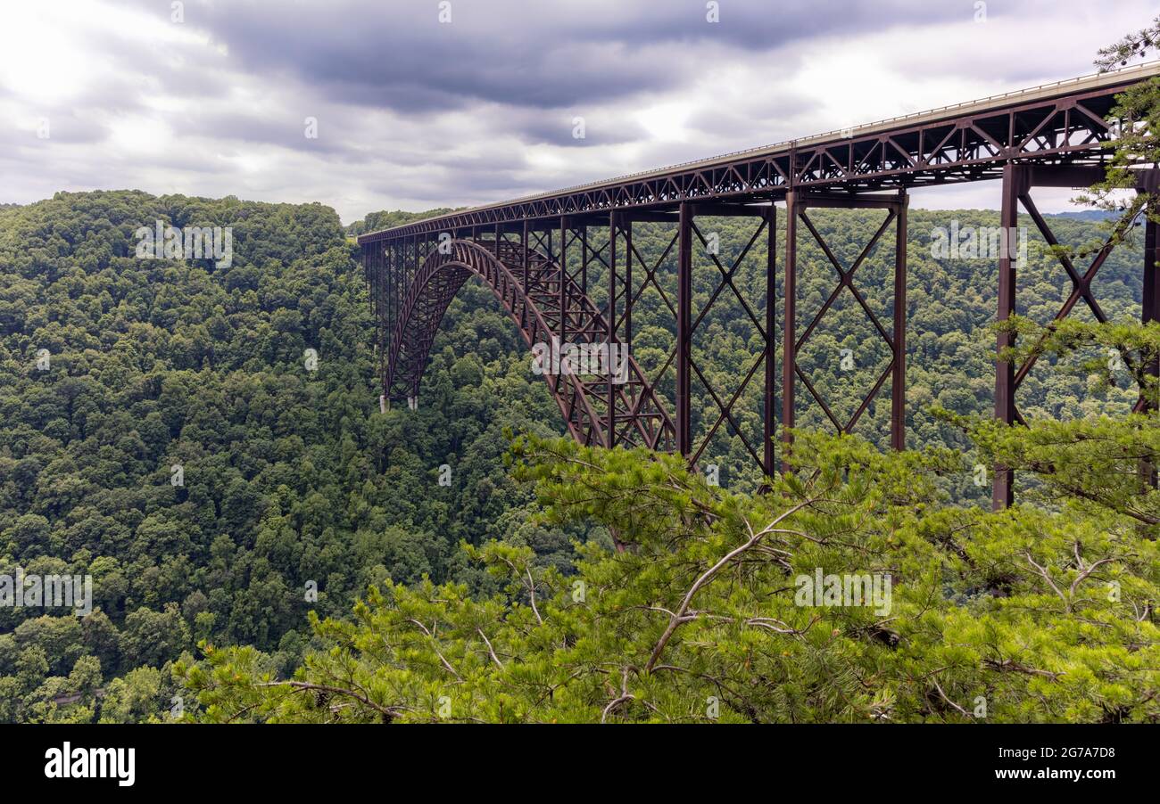 New River Gorge Bridge, dritthöchste Brücke in den Vereinigten Staaten, über dem New River in West Virginia, USA Stockfoto