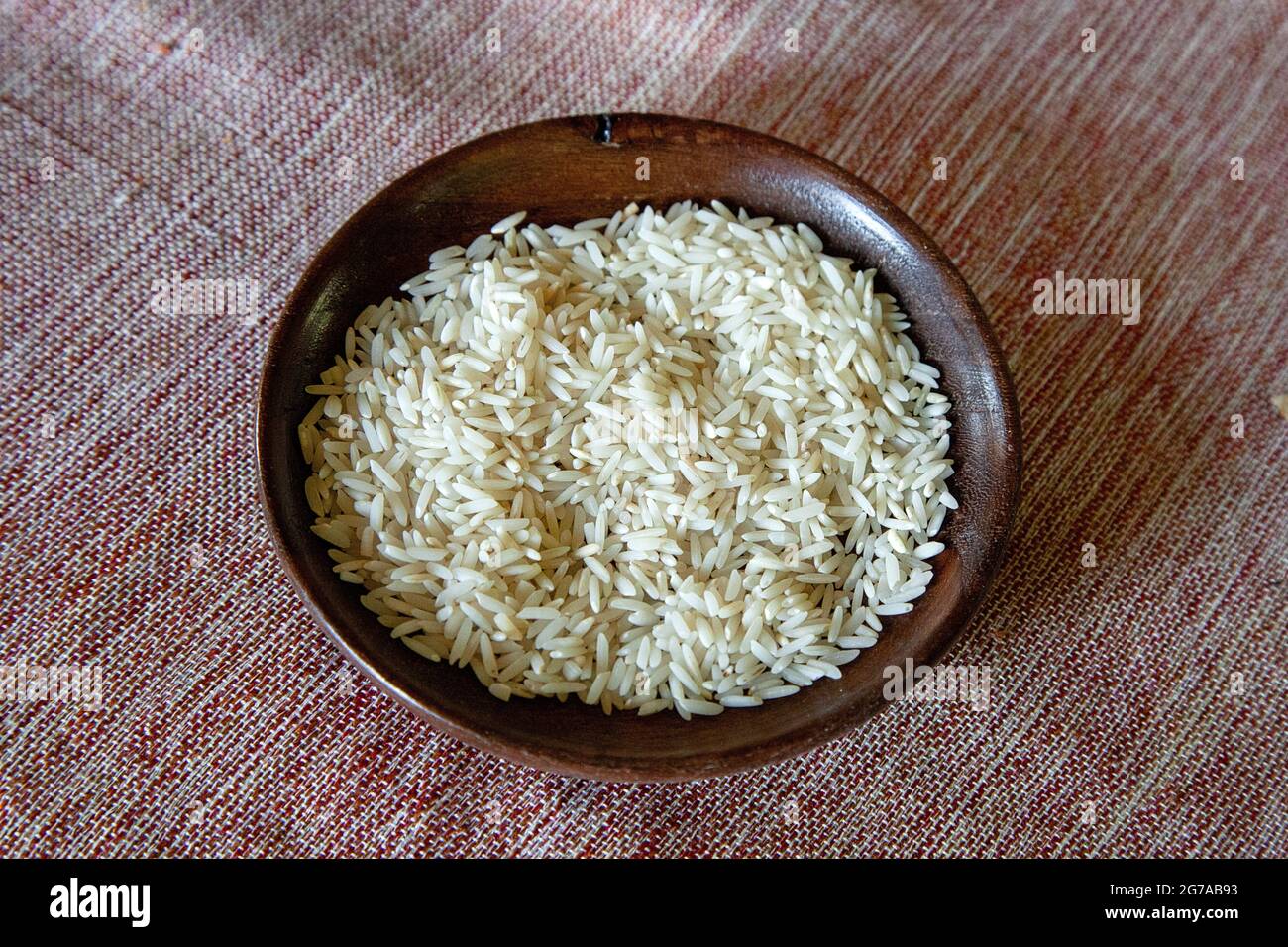 Ein wichtiger Teil der persischen Küche ist Reis, der beste Reis der Welt, der Sadri-Reis. Die Ernte findet von April bis Ende Juli statt, hauptsächlich in den Provinzen Gilan und Mazandaran. Stockfoto