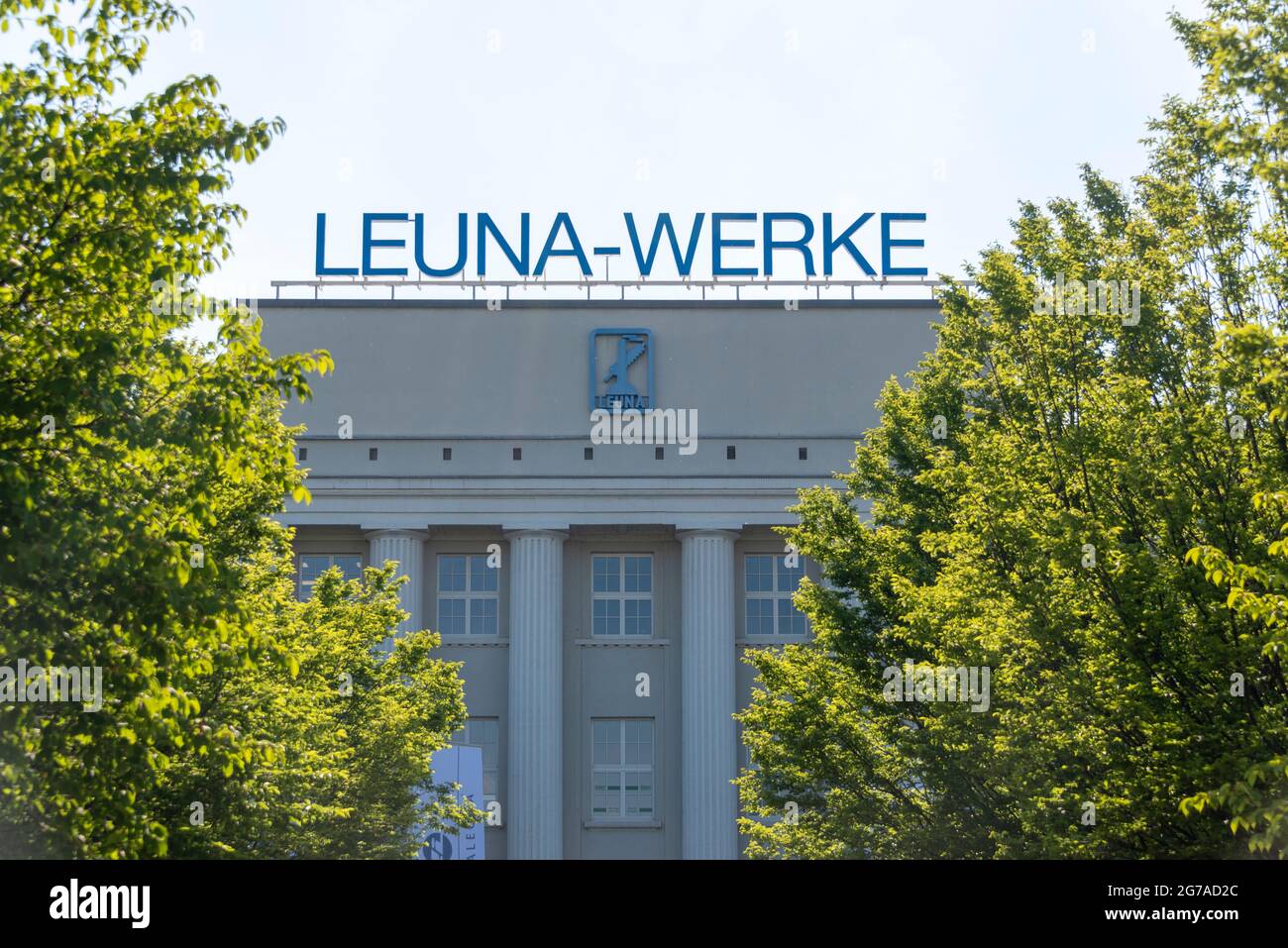 Deutschland, Sachsen-Anhalt, Leuna, Haupttor der Leuna-Werke, Chemiepark, Chemiedreieck, chemische Industrie Stockfoto