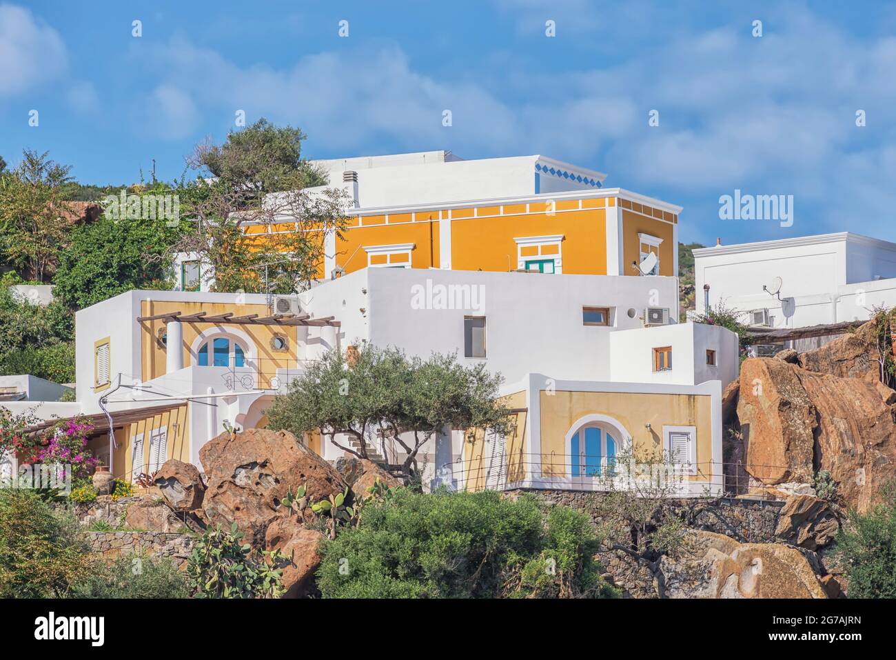 Blick auf die Insel Panarea vom Meer aus, Panarea, Äolische Inseln, Sizilien, Italien Stockfoto