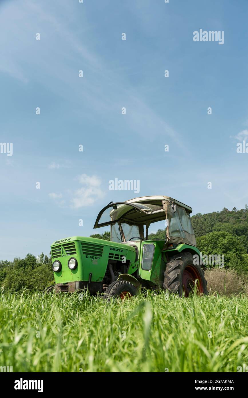 Breuberg, Hessen, Deutschland, Deutz D 4006 Traktor. Hubraum 25826 ccm, 35 ps, Baujahr 1969 Stockfoto