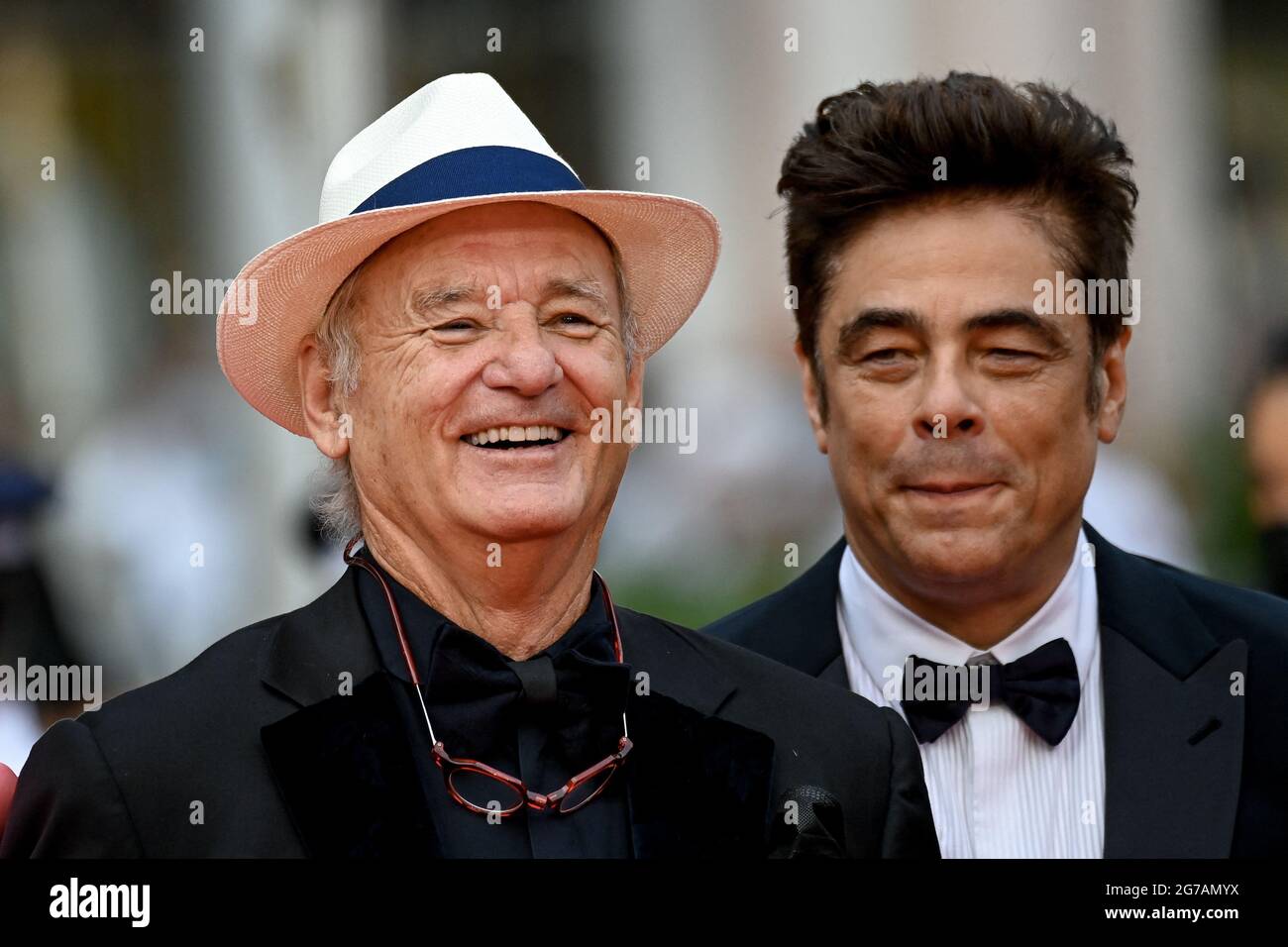 Cannes, Frankreich. Juli 2021. Bill Murray, Benicio Del Toro bei der Premiere des Films The French Dispatch während der 74. Filmfestspiele von Cannes am 12 2021. Juli in Cannes, Frankreich. Foto von Julien Reynaud/APS-Medias/ABACAPRESS.COM Quelle: Abaca Press/Alamy Live News Stockfoto