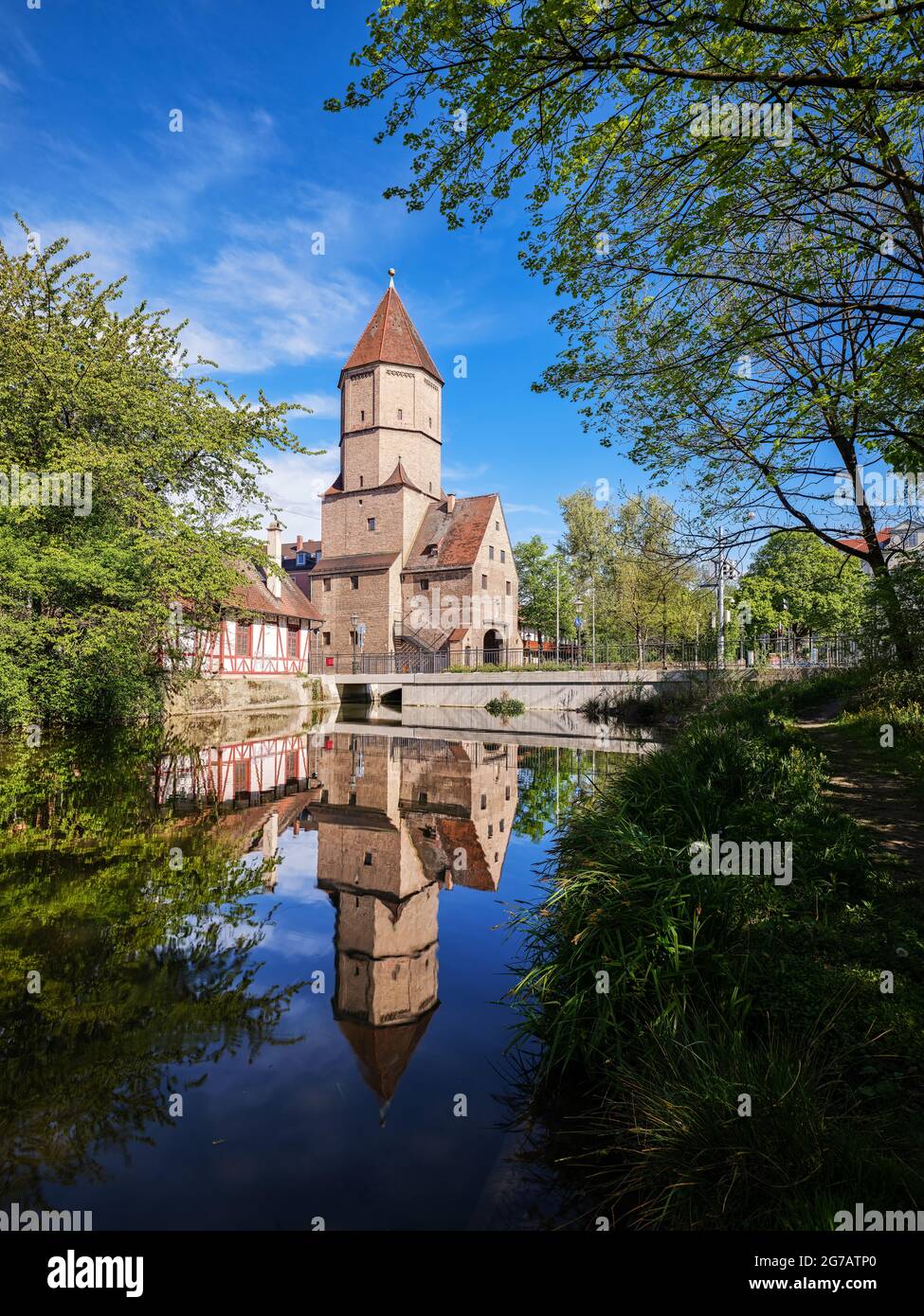 Tor, Ziegel, Straße, Durchgang, Turm, Stadtmauer, historisches Gebäude, historische Altstadt, Sehenswürdigkeit, Historische Altstadt, Stadtgraben Stockfoto