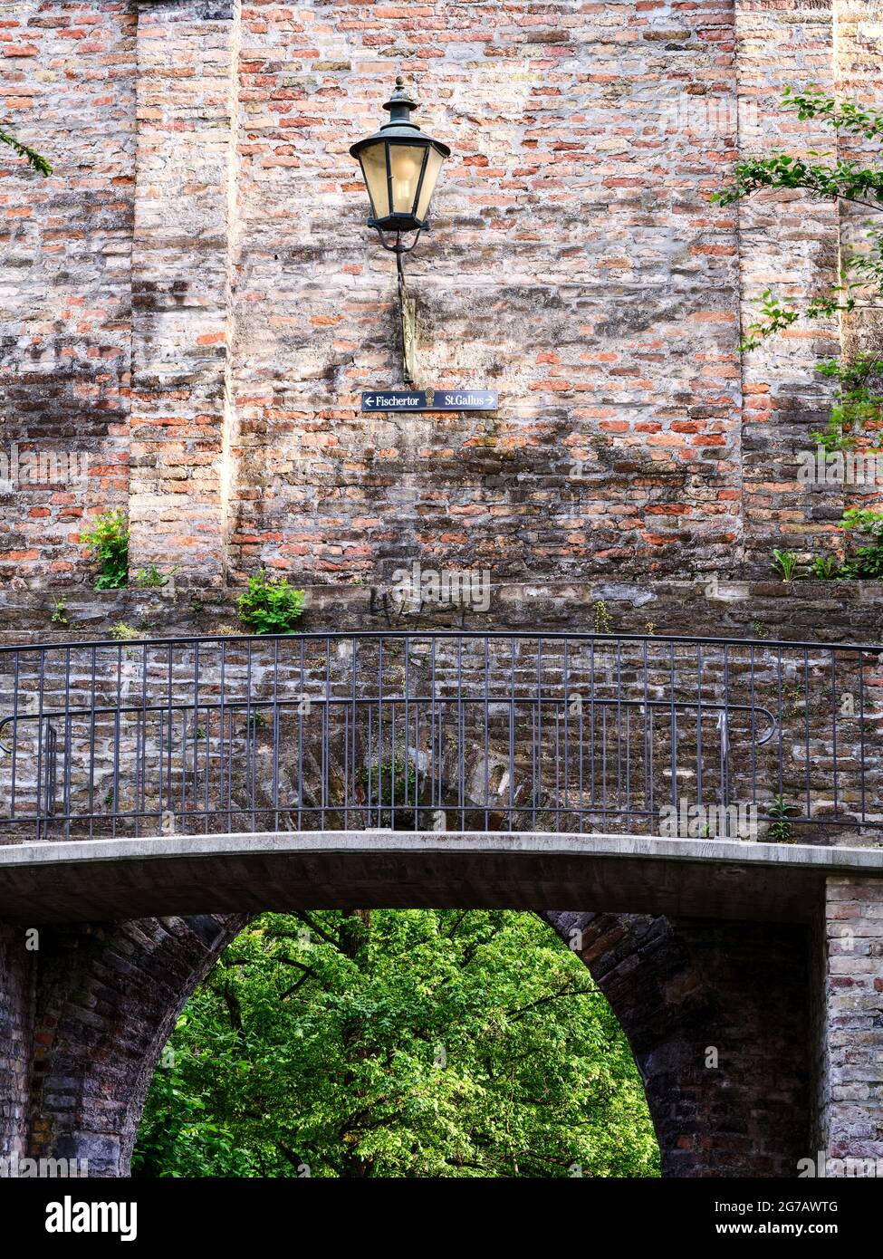 Sehenswürdigkeit, historische Sehenswürdigkeit, Stadtmauer, Stadtbefestigung, historische Stadtbefestigung, Klinkerwand, Ziegelwand, Lueginsland Stockfoto