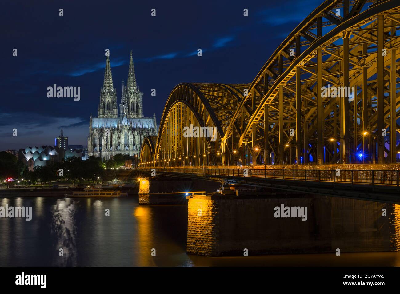 Kölner Dom mit Hohenzollernbrücke, Köln, Deutschland Stockfoto