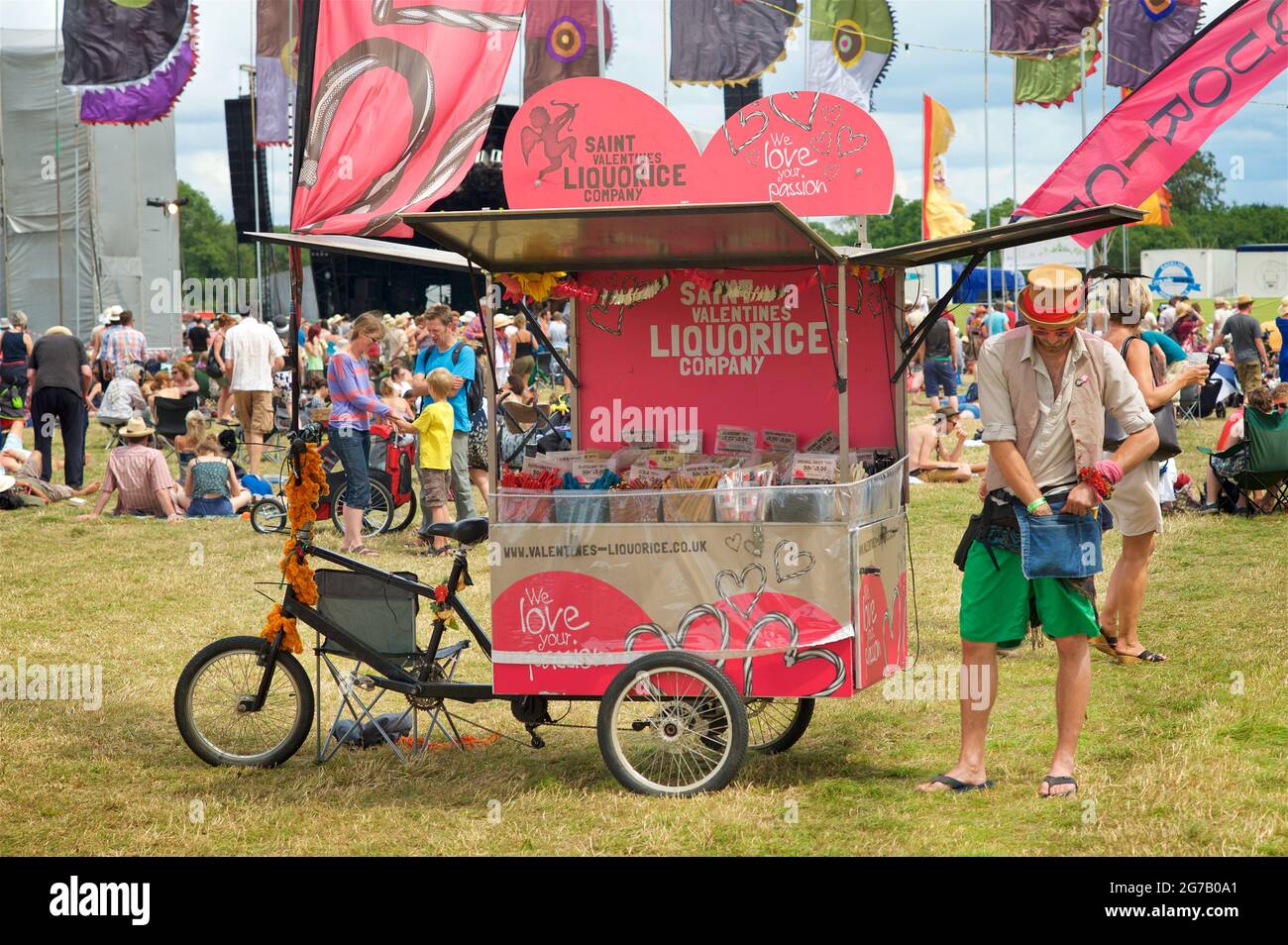 Mobiler Stand, der fabelhaftes Lakritz auf dem Womad Festival in England verkauft Stockfoto