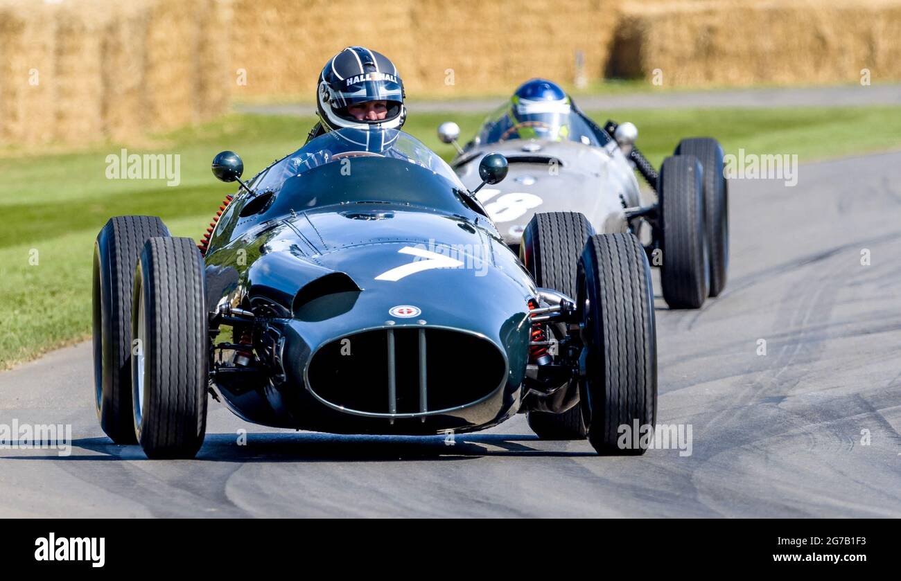 1958 BRM Type 25 wurde am 9. Juli 2021 beim Goodwood Festival of Speed 2021 im Goodwood House, West Sussex, von Charles McCabe angetreten und gefahren. Foto von Phil Hutchinson. Nur zur redaktionellen Verwendung, Lizenz für kommerzielle Nutzung erforderlich. Keine Verwendung bei Wetten, Spielen oder Veröffentlichungen einzelner Clubs/Vereine/Spieler. Kredit: UK Sports Pics Ltd/Alamy Live Nachrichten Stockfoto
