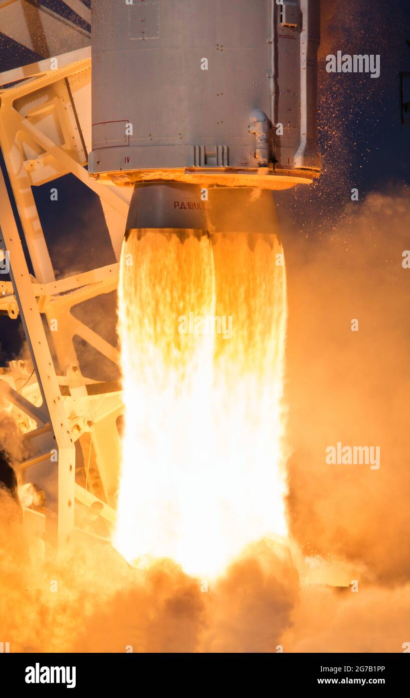 Die Northrop Grumman Antares-Rakete mit Cygnus-Nachversorgung an Bord startet von der Wallops Flight Facility der NASA in Virginia. 15. Februar 2020. Eine Nachversorgungsmission für die Internationale Raumstation, die etwa 7,500 Pfund an Wissenschaft und Forschung, Besatzungsmaterial und Fahrzeughardware liefert. Eine einzigartige, optimierte und digital verbesserte Version eines NASA-Bildes von EINEM Gemignani/Credit NASA Stockfoto