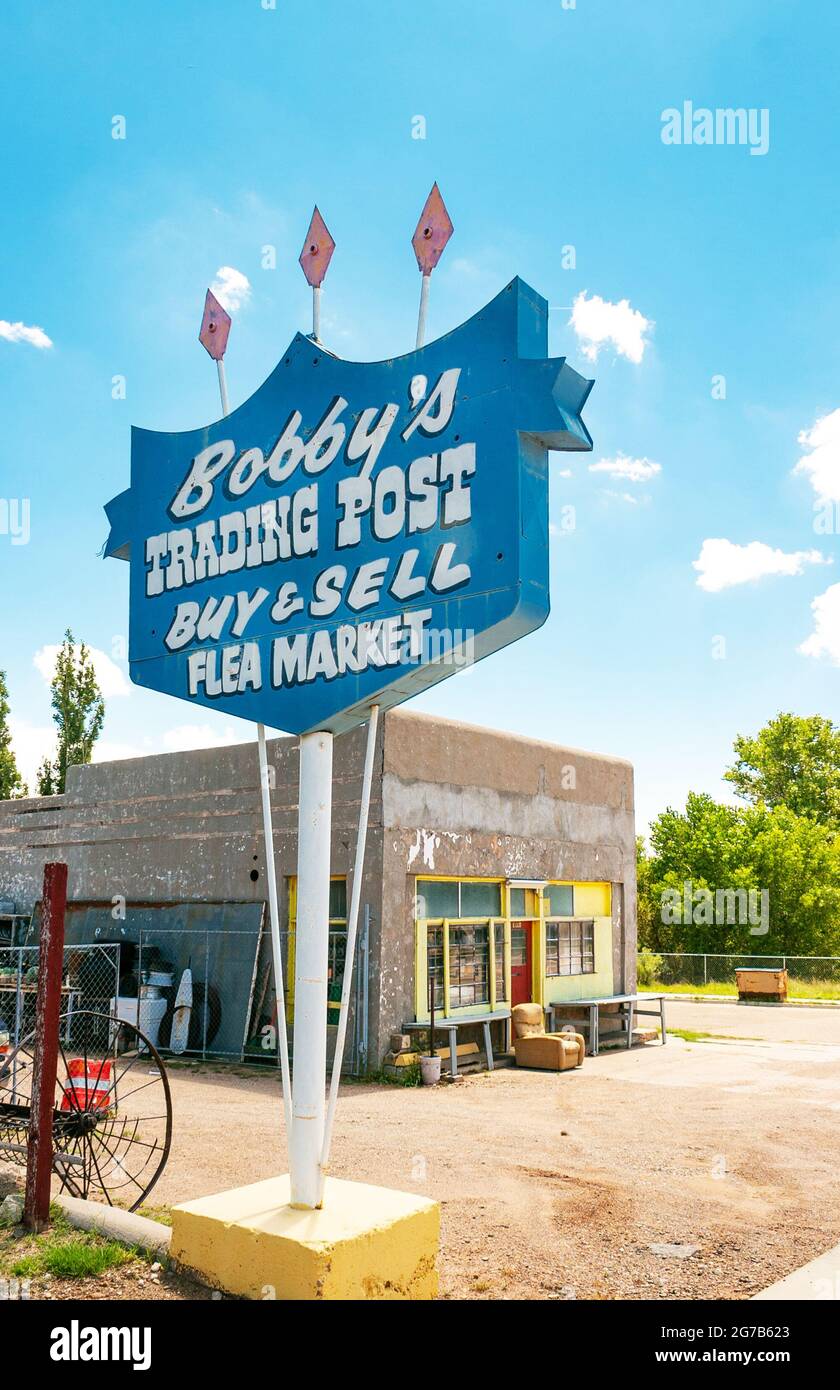 Bobbys Handelsschild an der Route 66 in Santa Rosa, New Mexico. Stockfoto