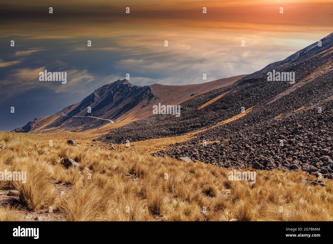 Panoramablick von der Spitze der Berge in Mexiko, es ist ein majestätischer Sonnenuntergang Stockfoto