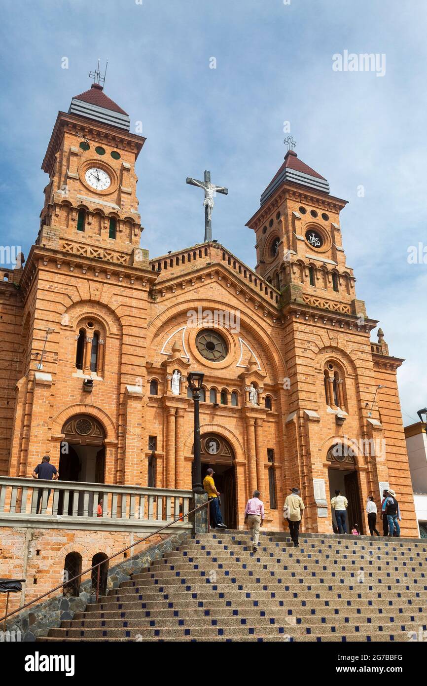 Yolombo, Antioquia - Kolumbien. 11. Juli 2021. Parroquia San Lorenzo, ist ein religiöser Tempel der katholischen Anbetung Stockfoto