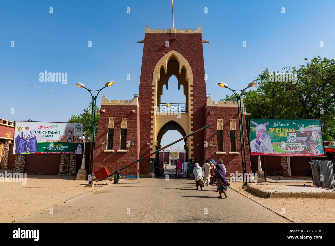 Eingangstor zu Gidan Rumfa, dem Emirspalast von Kano, Bundesstaat Kano, Nigeria Stockfoto