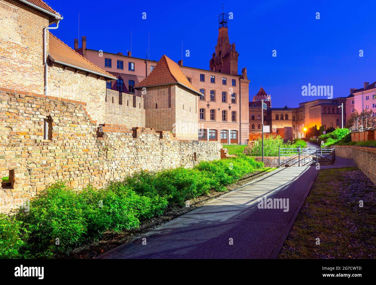 Rotes Ziegelgebäude der Stadtfeuerwache bei Sonnenaufgang. Posen. Polen. Stockfoto