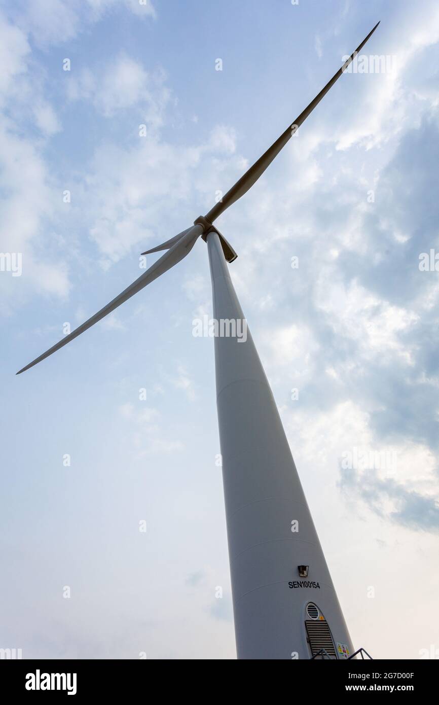Blick auf eine Windkraftanlage auf der Hook Moor Wind Farm in der Nähe von Aberford in West Yorkshire Stockfoto