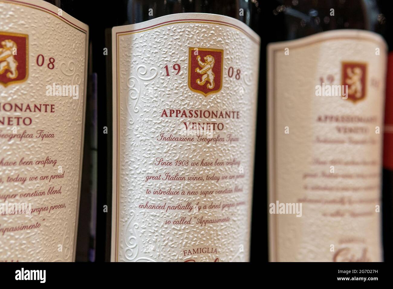 Tyumen, Russland-31. Januar 2021: Cielo e Terra Wein, Appassionatamente Rosso, Venetien selektiver Fokus Stockfoto