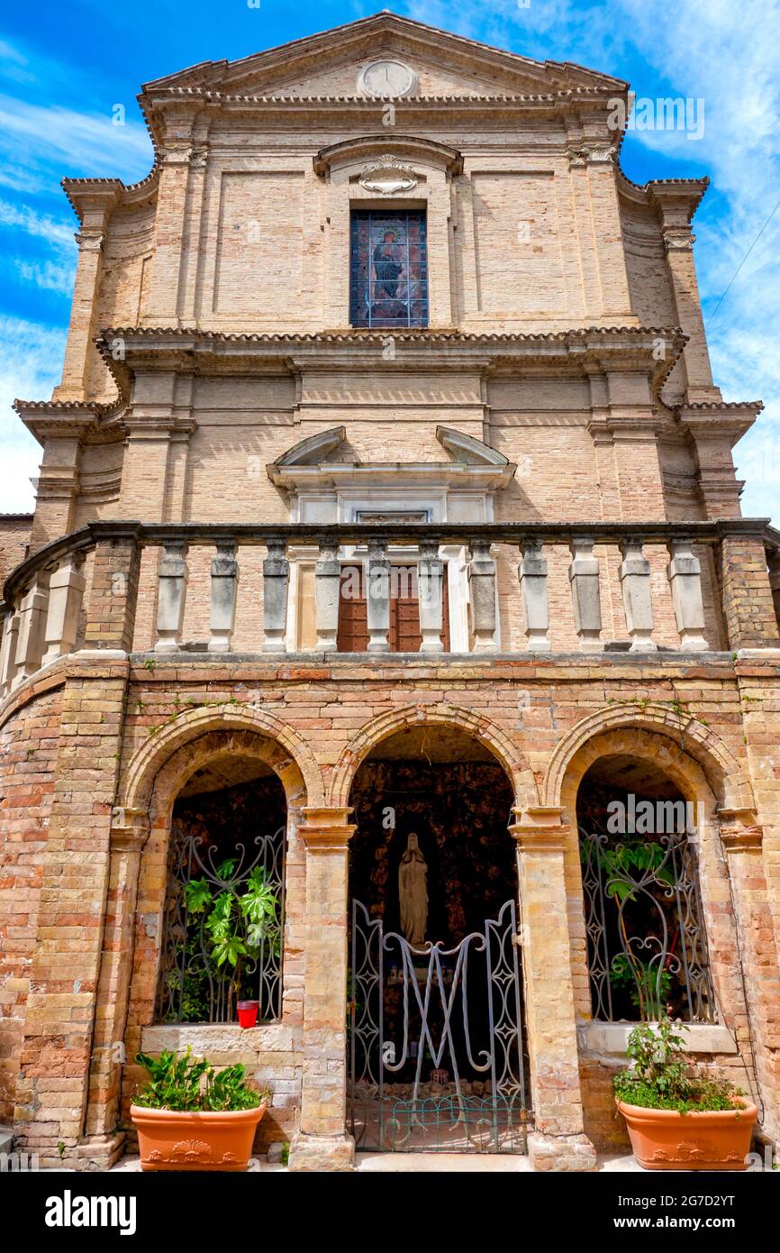 Außenansicht der Kirche von San Francesco, Atri, Italien Stockfoto