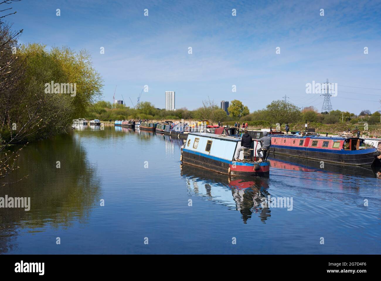 Narrowboat auf dem River Lea in Walthamstow Marshes, North London, Großbritannien Stockfoto