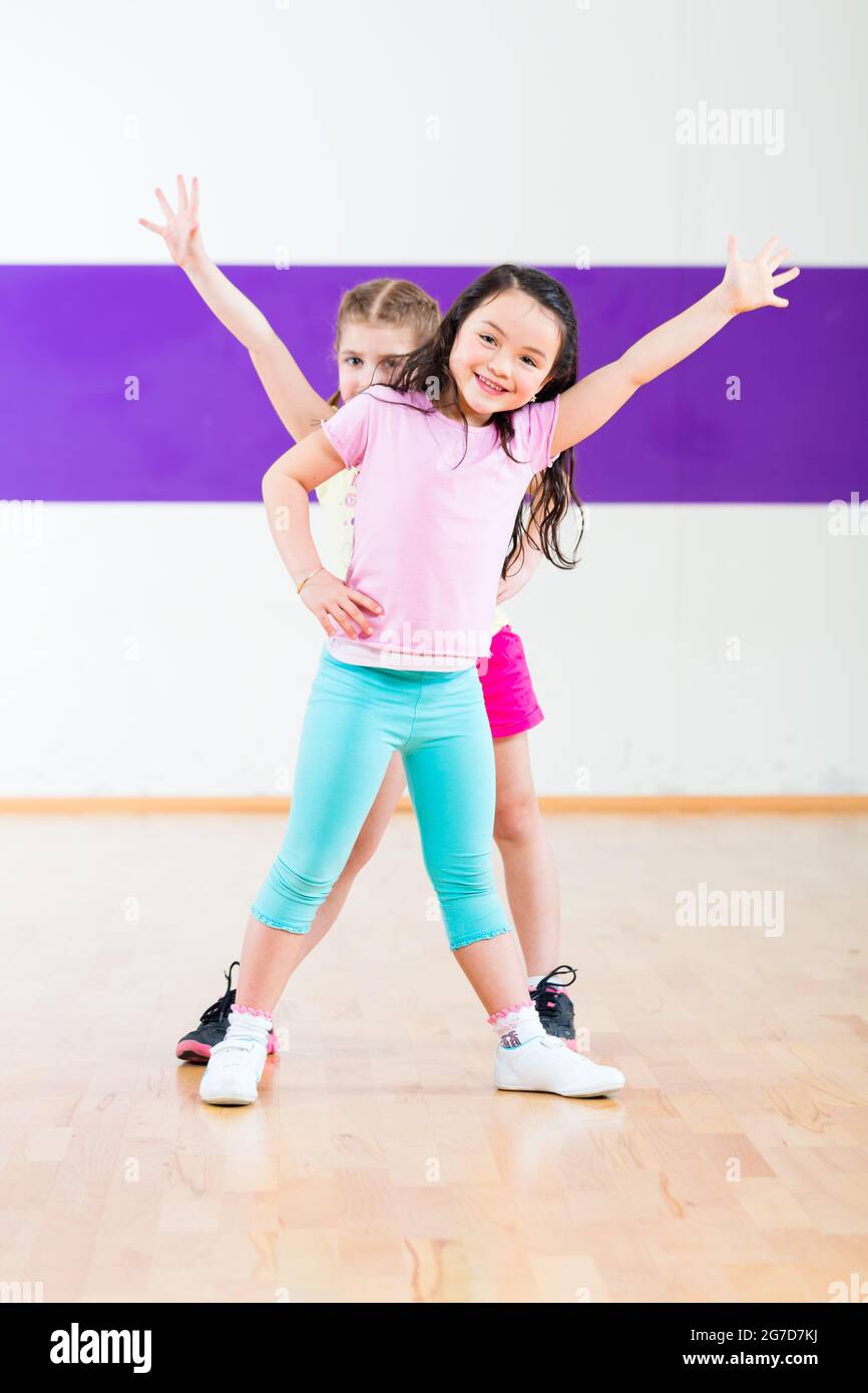 Kinder tanzen moderne Gruppe Choreographie im Tanz Klasse Stockfoto